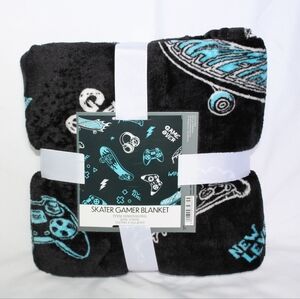 Skater Gamer Blanket Black Blue Soft Plush 50 x 60 By 1616 Holdings Inc - NEW